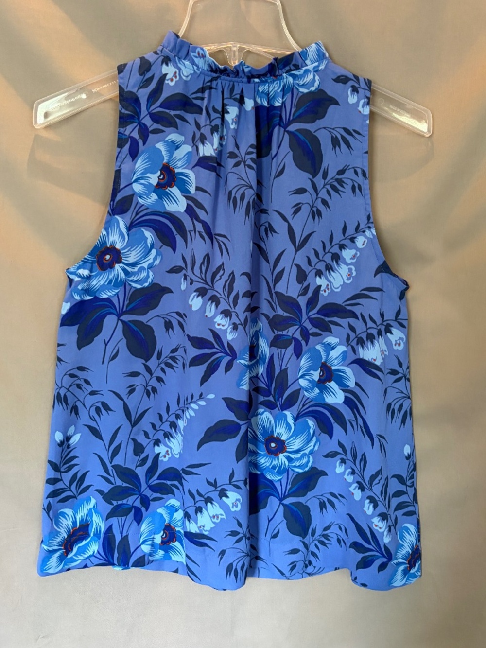 LOFT Petites Sleeveless Blouse with 3 button front, Blue floral pattern Size SP - Picture 2 of 6